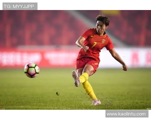 腿细却实力不凡的足球明星们展现独特魅力与风采